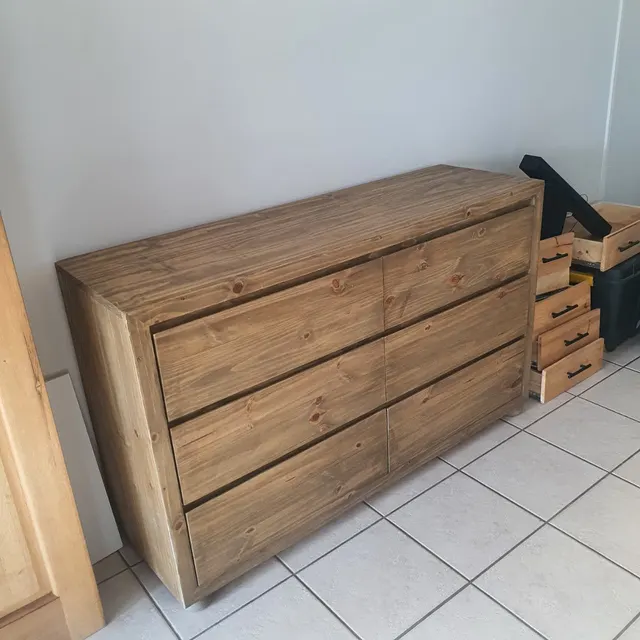 Chest of drawers