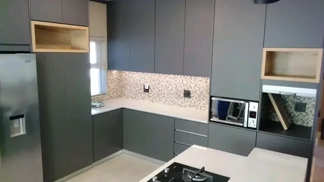 Full-height units around the fridge