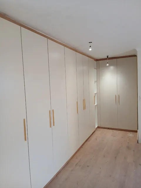A full wall of built-ins, corner to corner